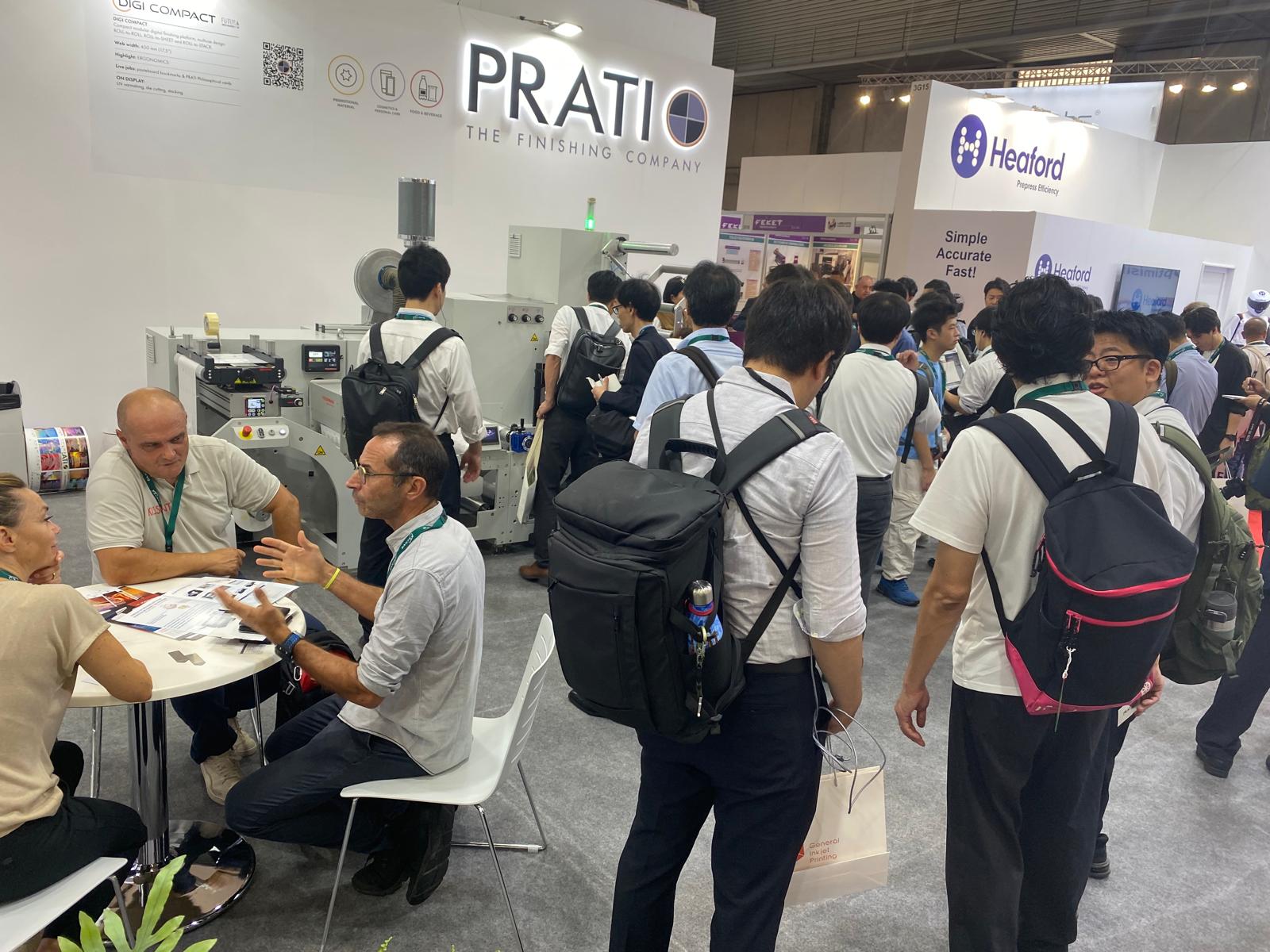Digi compact con pubblico